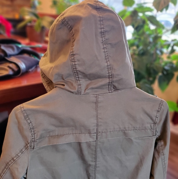 Mid length woman's jacket - Picture 6 of 11